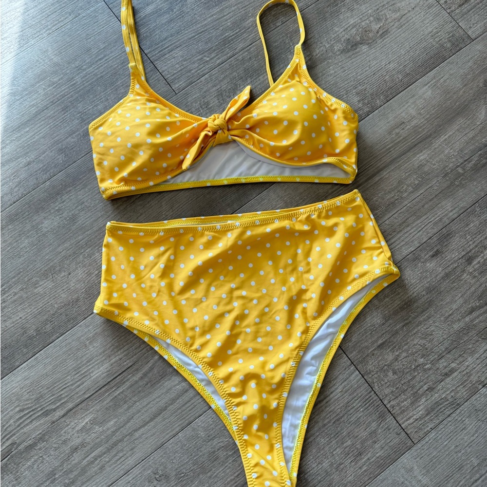 BUNDLE 2 ITEMS FOR $8✨
LAST PRICE🍒🤍 AMAZON polka dot high waist swimming set💛 - Picture 5 of 9